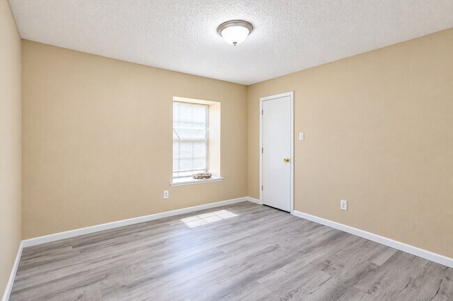 Building Photo - 4120 Tulip Tree Ct