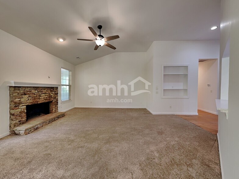 Building Photo - 5150 Hyde Trl