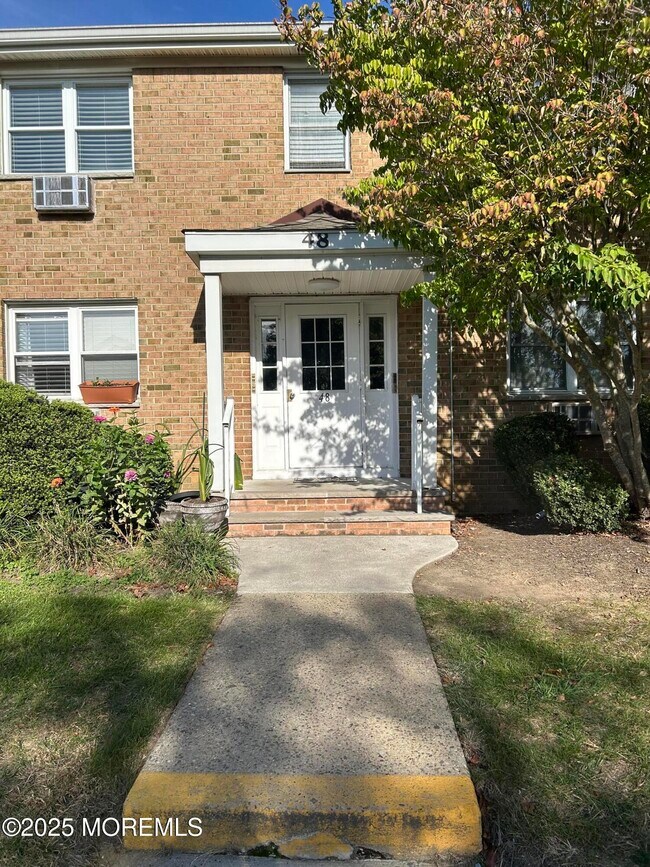Primary Photo - 48 Manchester Ct