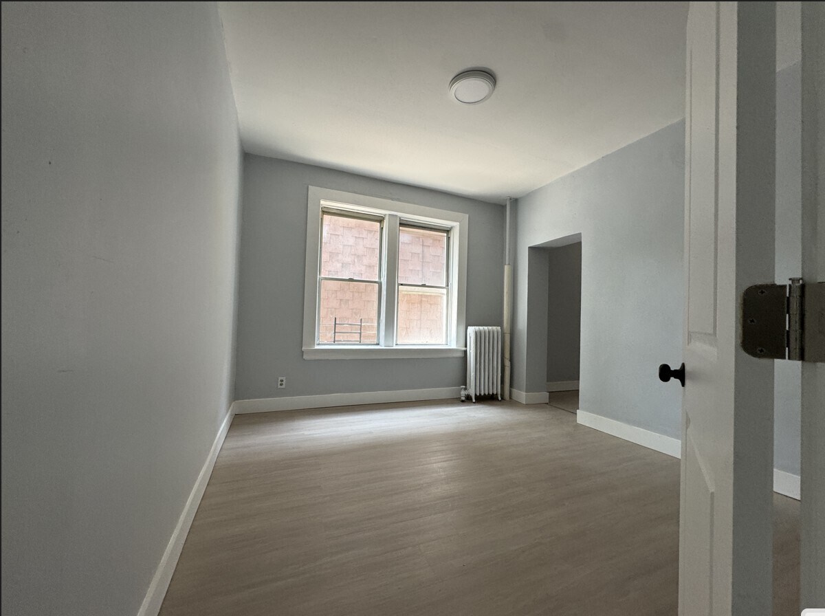 Building Photo - 121 Manhattan Ave