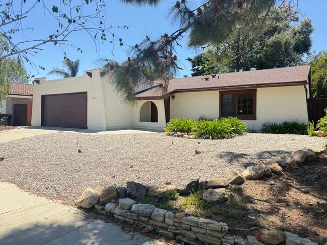Building Photo - 315 N Sabra Ave