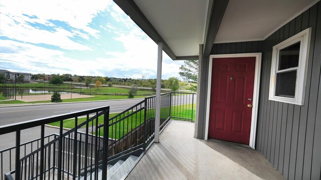 Building Photo - Lakeside Villas