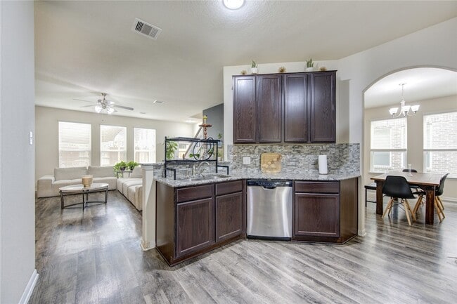 Building Photo - 3330 Madison Elm St