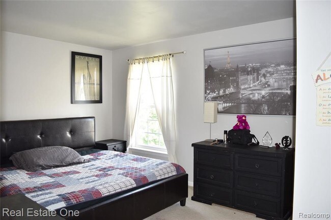 Building Photo - 7212 Tonnelle Ave