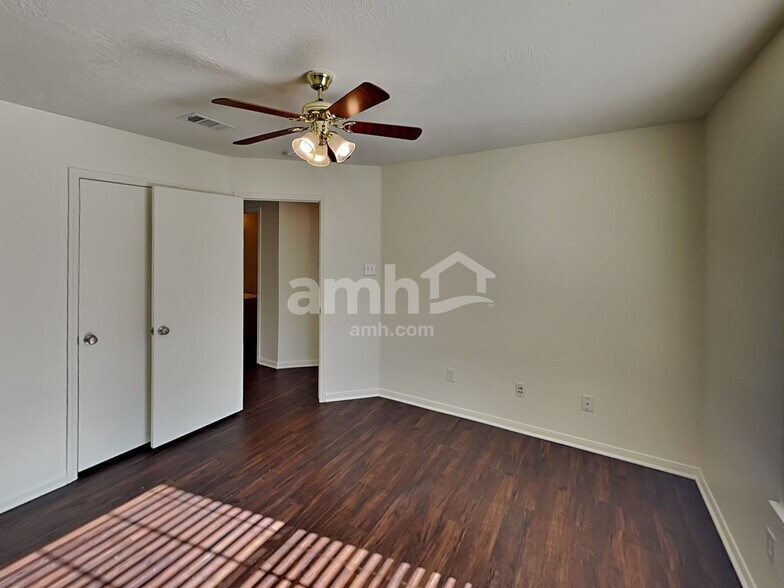 Building Photo - 2750 Hidden Spring Falls Dr