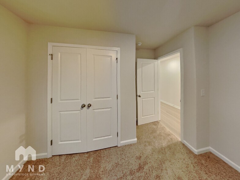 Building Photo - 327 Taverners Ln