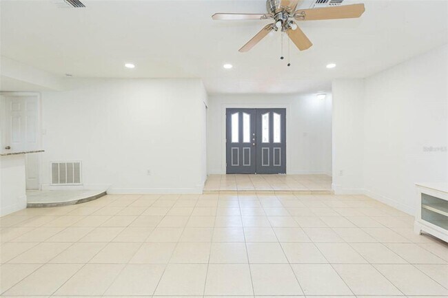 Building Photo - 8253 Redfield Dr