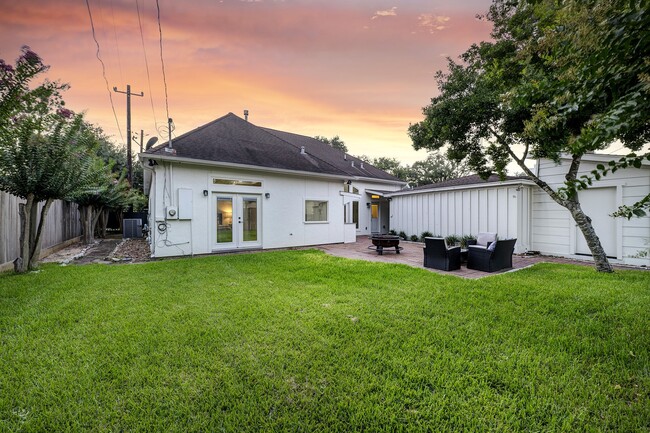 Building Photo - 1324 Bingle Rd