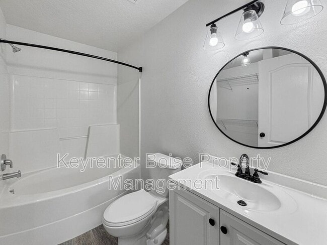 Building Photo - 770 S Ahsahka Way