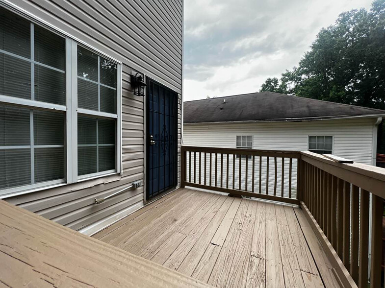 Building Photo - Room in Duplex on Jones Ave NW