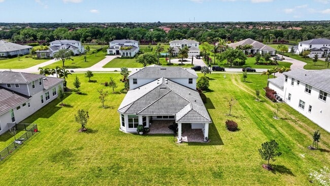 Building Photo - 20160 SE Bridgewater Dr