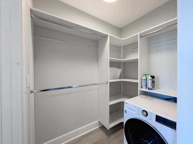 Building Photo - 369 Hazel Ave