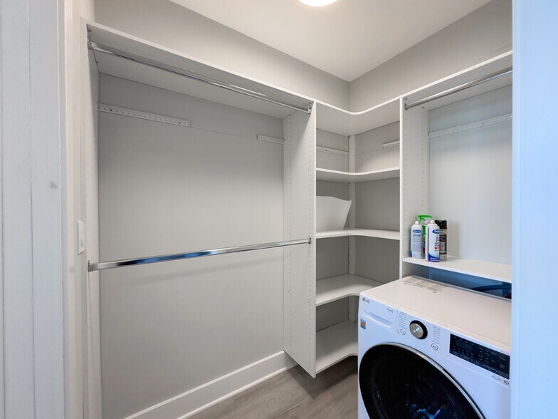 Building Photo - 373 Hazel Ave