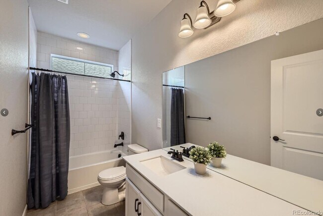 Building Photo - Long Realty & Property Management - Beauti...