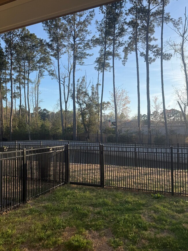 Building Photo - 102 Twin Rivers Dr