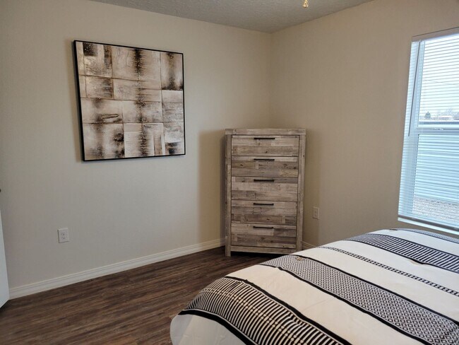 Building Photo - NEW LUXURY ONE BEDROOM APARTMENT FULLY FUR...