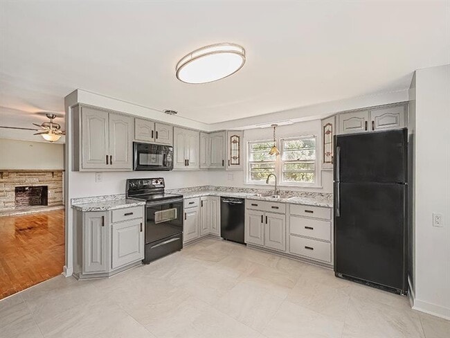 Building Photo - 2977 Chautauqua Dr