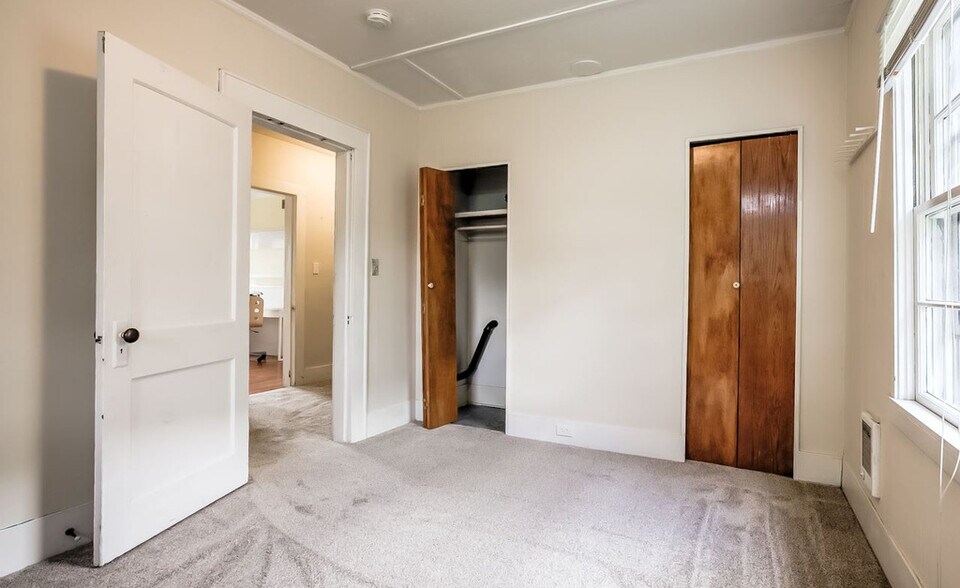 Bedroom 2 - 353 Southwest B Avenue