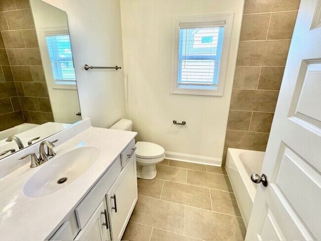 Building Photo - Move In Special! Brand New 4-bdroom 2.5 ba...