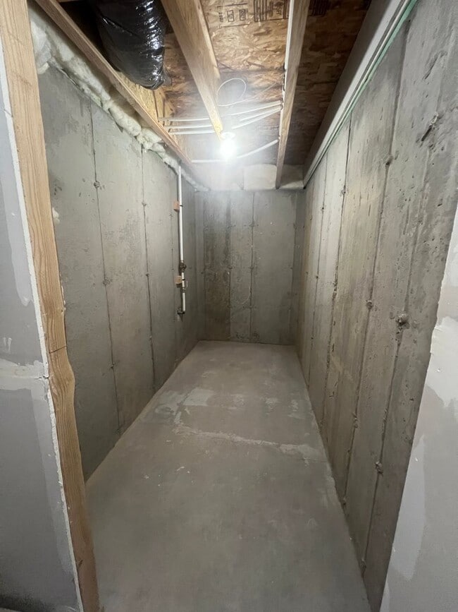 Building Photo - Beautiful spacious 3 bedroom, 2.5 bathroom house located in Cedar City!