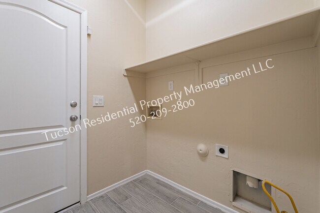 Building Photo - 4923 E Chickweed Dr