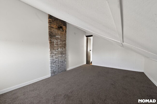 Building Photo - 2 Bedroom Townhome in Saint Louis
