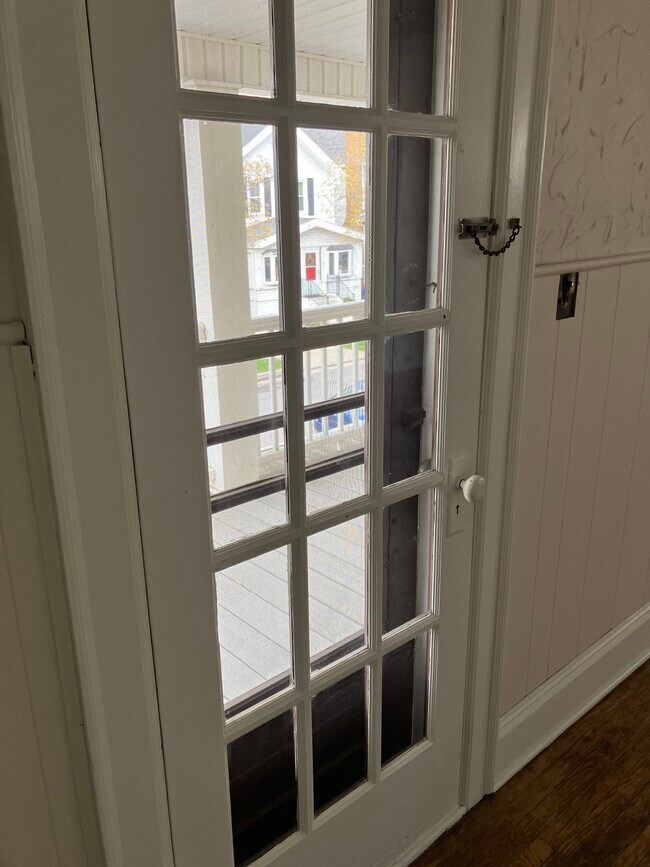 Building Photo - 55 E Hazeltine Ave