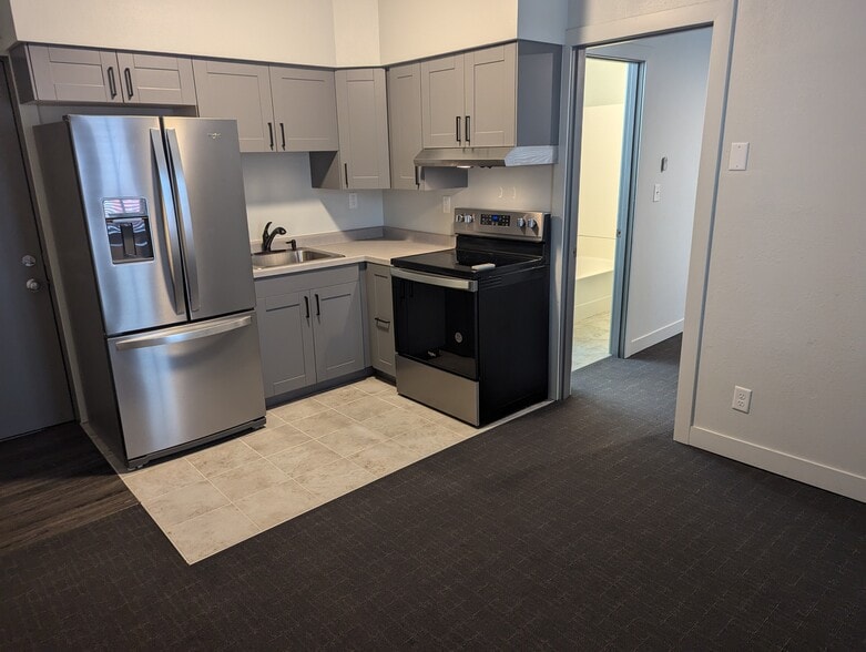 Building Photo - 207 3rd St S