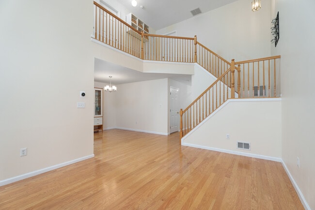 Building Photo - 610 Bollen Ct