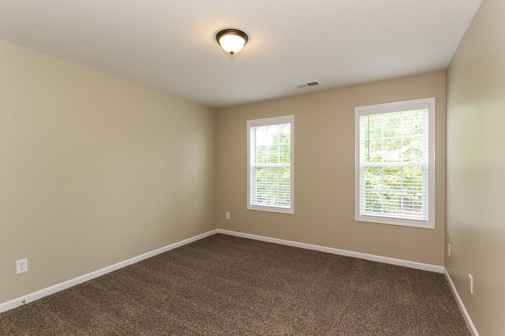 Building Photo - 83 Oak Park Square