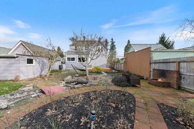 Building Photo - 3 Bedroom, 2.5 Bathroom Home with Exquisite Design