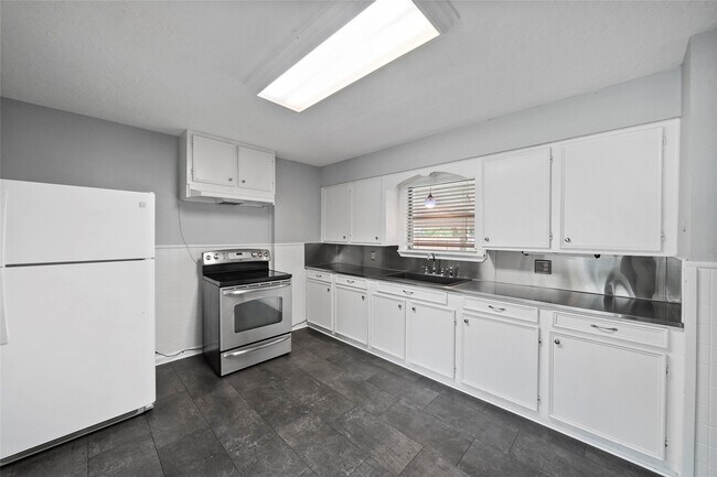 Primary Photo - 4834 FM 2218 Rd