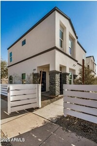 Building Photo - 1305 E Madison St