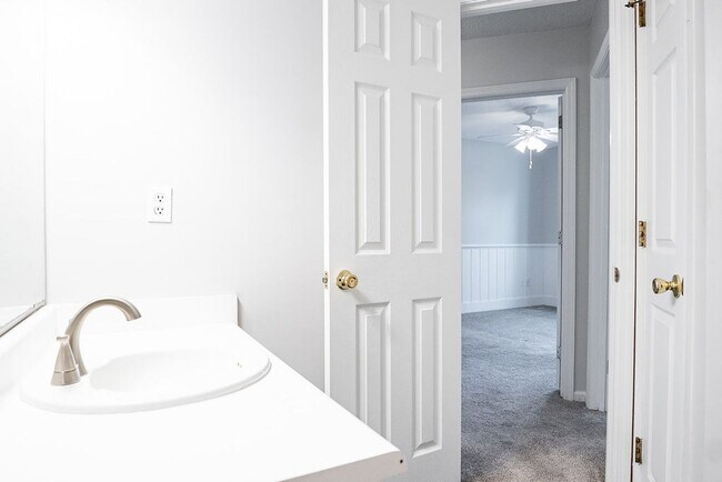 Building Photo - Spacious 3BR on Oversized Fenced Lot | GREAT PRICE!