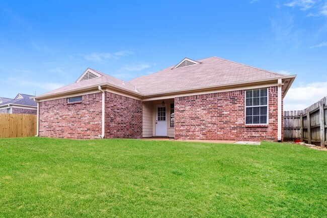 Building Photo - 1136 Breezy Valley Dr