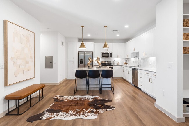 Building Photo - 1301 Leah Ave