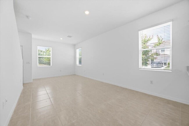 Building Photo - 2840 Skyline Lp