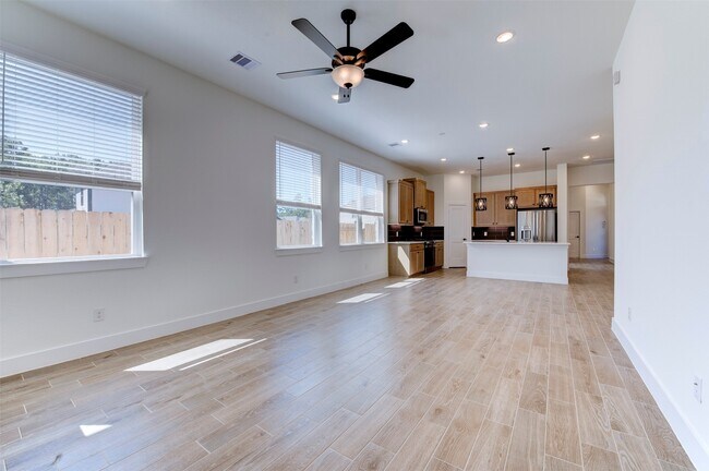 Building Photo - 156 Sea Foam Ct