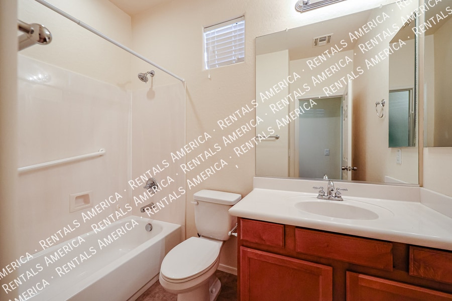 Building Photo - 4325 W Powell Dr