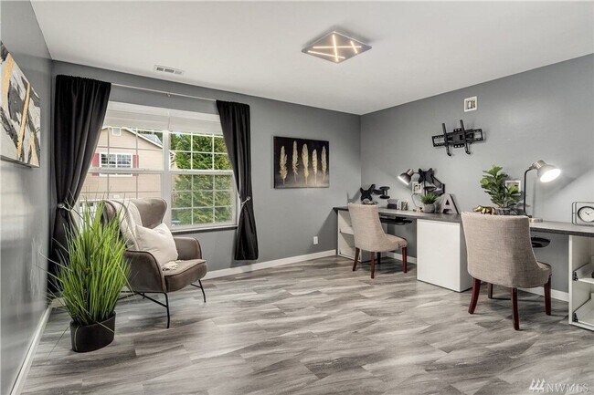 Building Photo - 17508 14th Dr SE