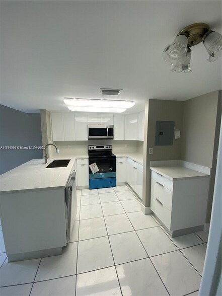 Primary Photo - 1368 NW 24th Ave