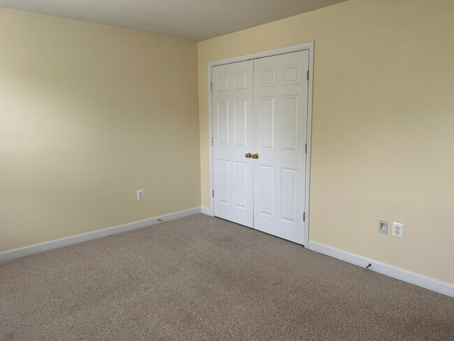 Building Photo - Sought after Idlewild Community