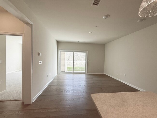 Building Photo - 6 Stratton Dr