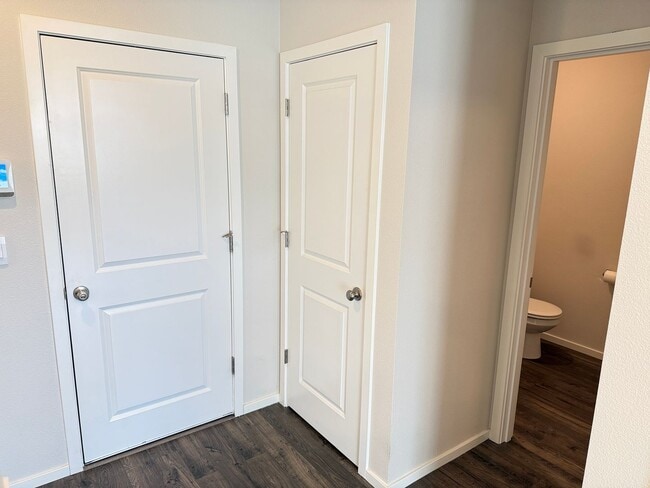 Building Photo - Newer 3 bedroom 2.5 bathroom house!