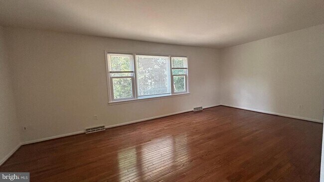 Building Photo - 3068 Covington St