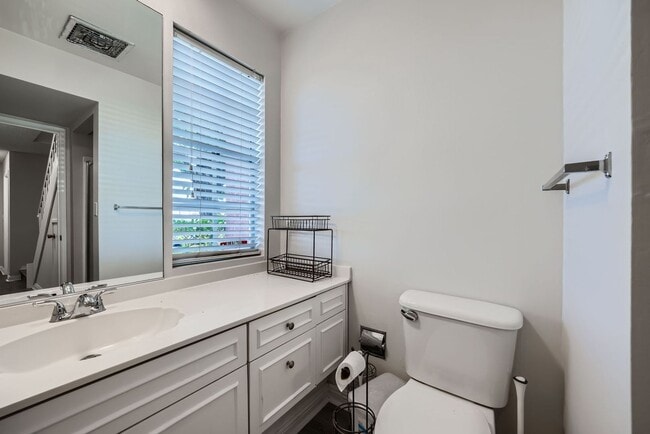 Building Photo - Golf course views in LVCC