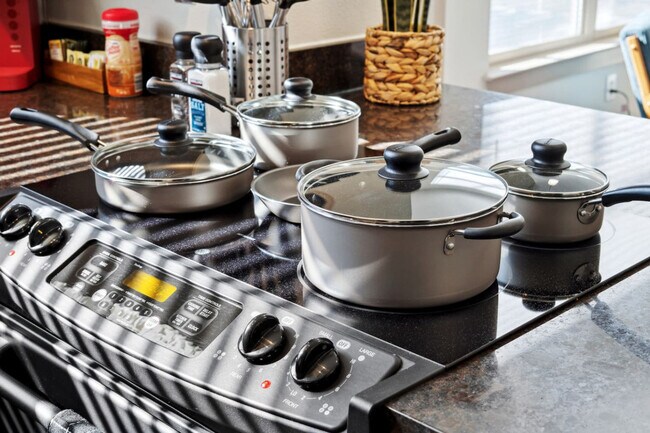 Building Photo - 264 N Walton St