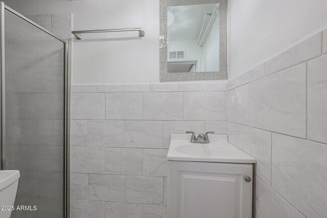 Building Photo - 4122 N 6th Ave