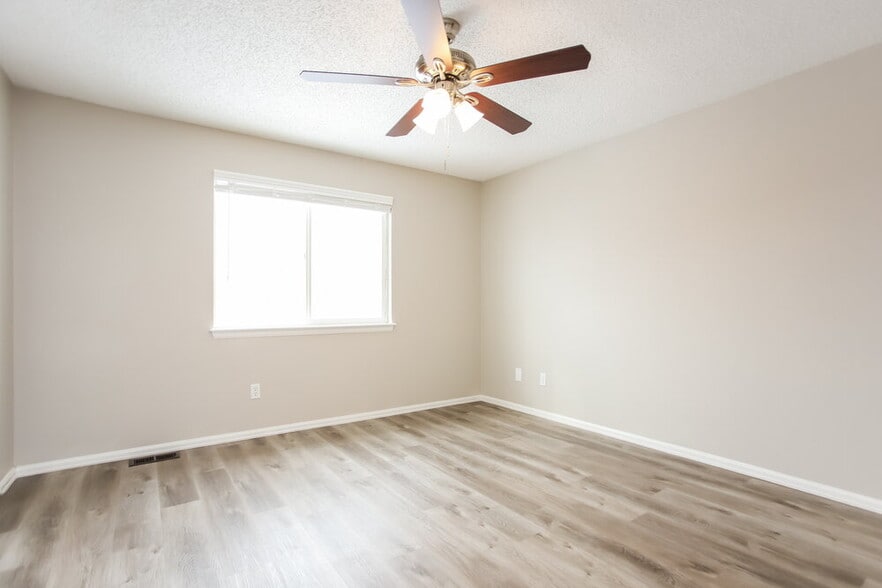 Building Photo - 13587 Bellaire St