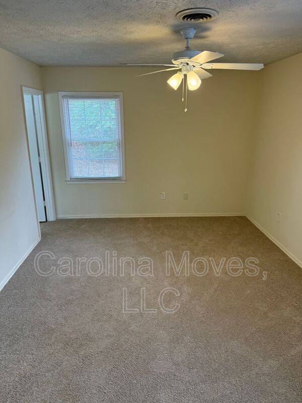 Building Photo - 11 Cooperfield Ave